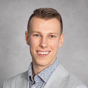 Gustavs, Директор „Партньорства“