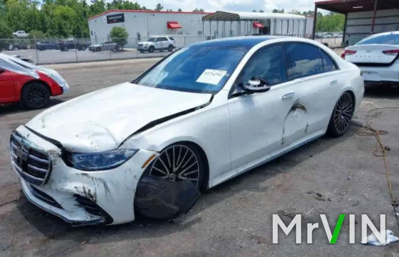 A white Mercedes S 580 with front and side damage