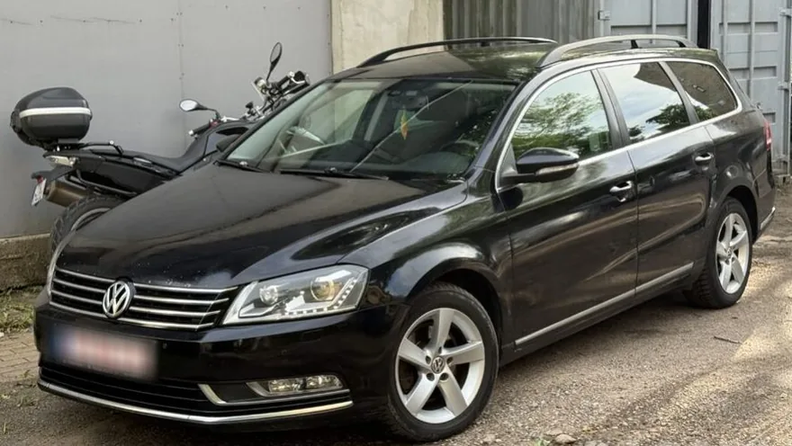 Volkswagen Passat B7 (2010 to 2014), front